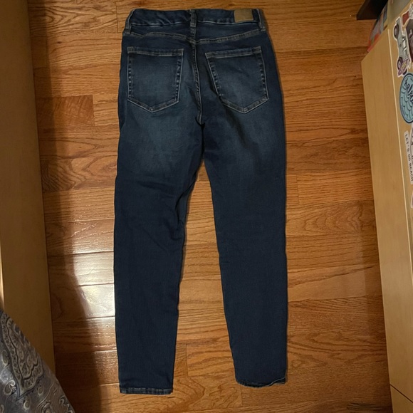 This has only been worn a few times and is in great condition! - Picture 2 of 3